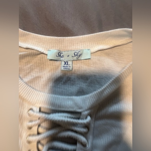 She + sky woman’s short front detail grommets - Picture 3 of 3